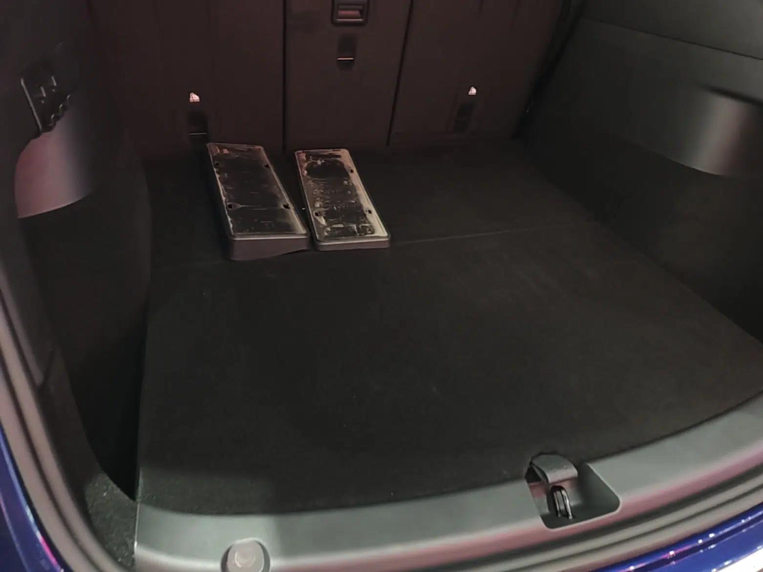 Tesla Model Y 2023 High-Performance All-Wheel-Drive Version — миниатюра 22