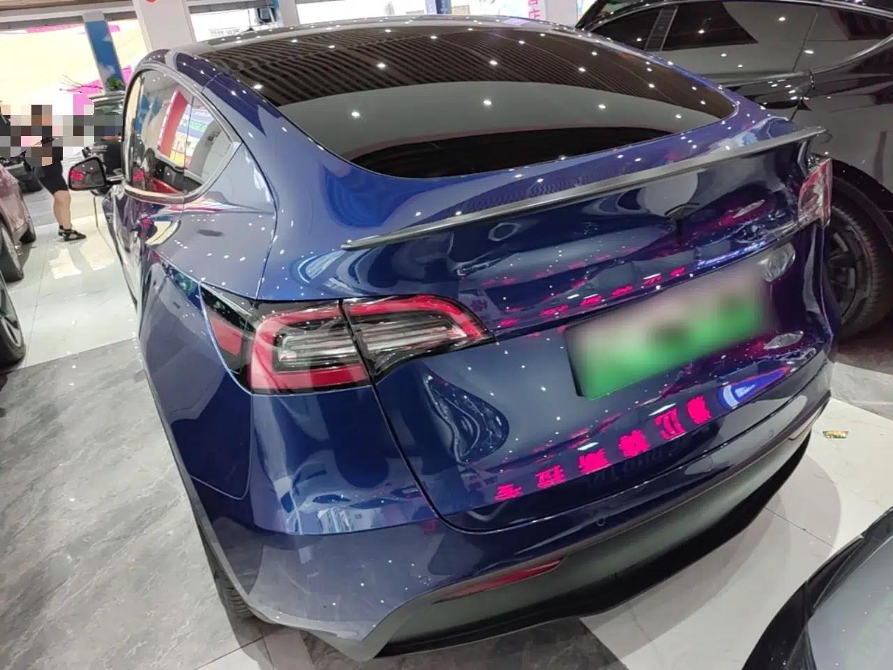 Tesla Model Y 2023 High-Performance All-Wheel-Drive Version — миниатюра 4