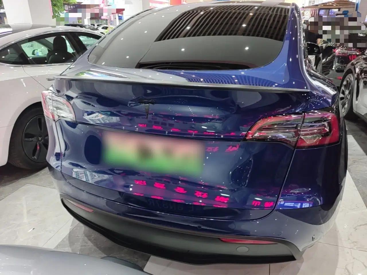 Tesla Model Y 2023 High-Performance All-Wheel-Drive Version — миниатюра 5