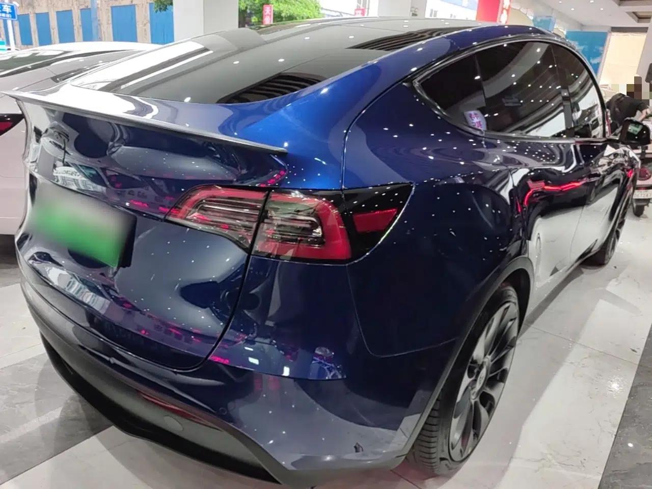 Tesla Model Y 2023 High-Performance All-Wheel-Drive Version — миниатюра 6