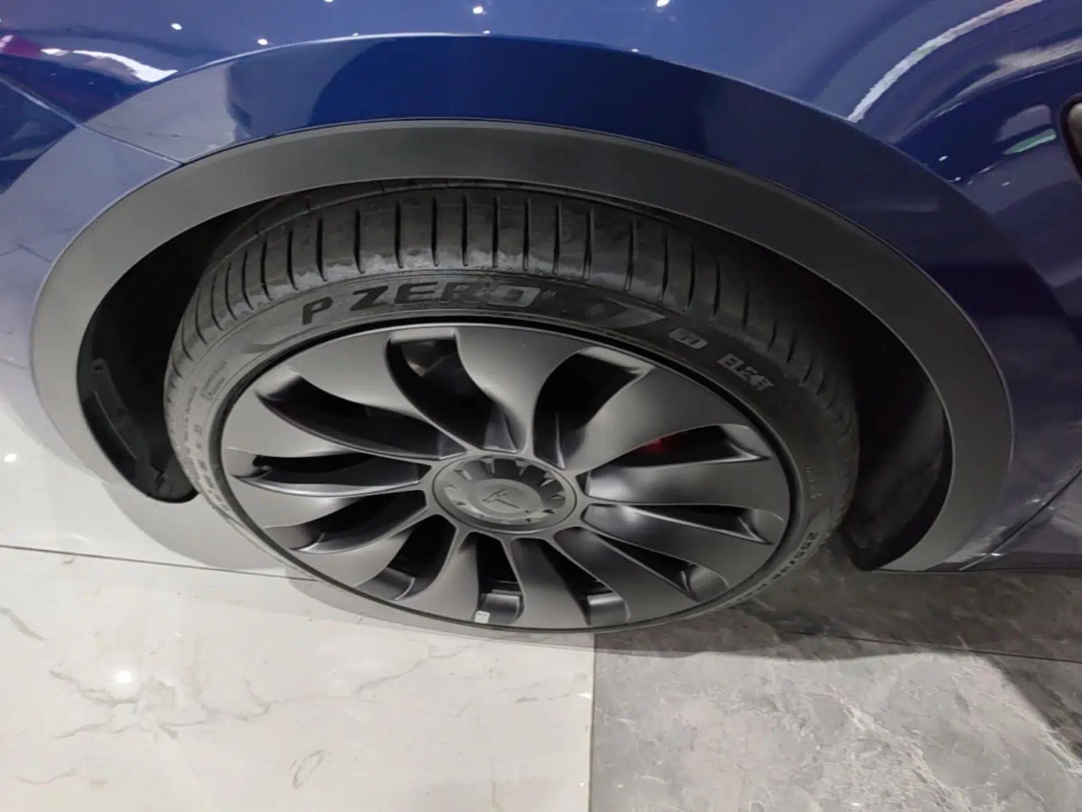 Tesla Model Y 2023 High-Performance All-Wheel-Drive Version — миниатюра 10