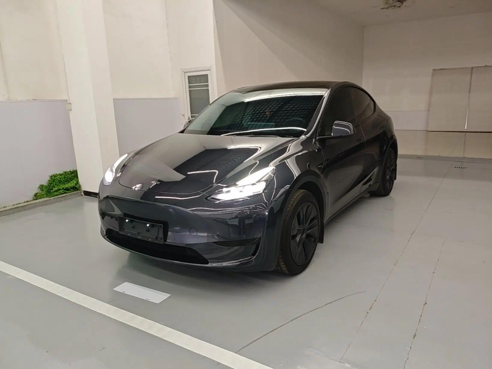 Tesla Model Y 2024 Rear-Wheel-Drive Version — миниатюра 1