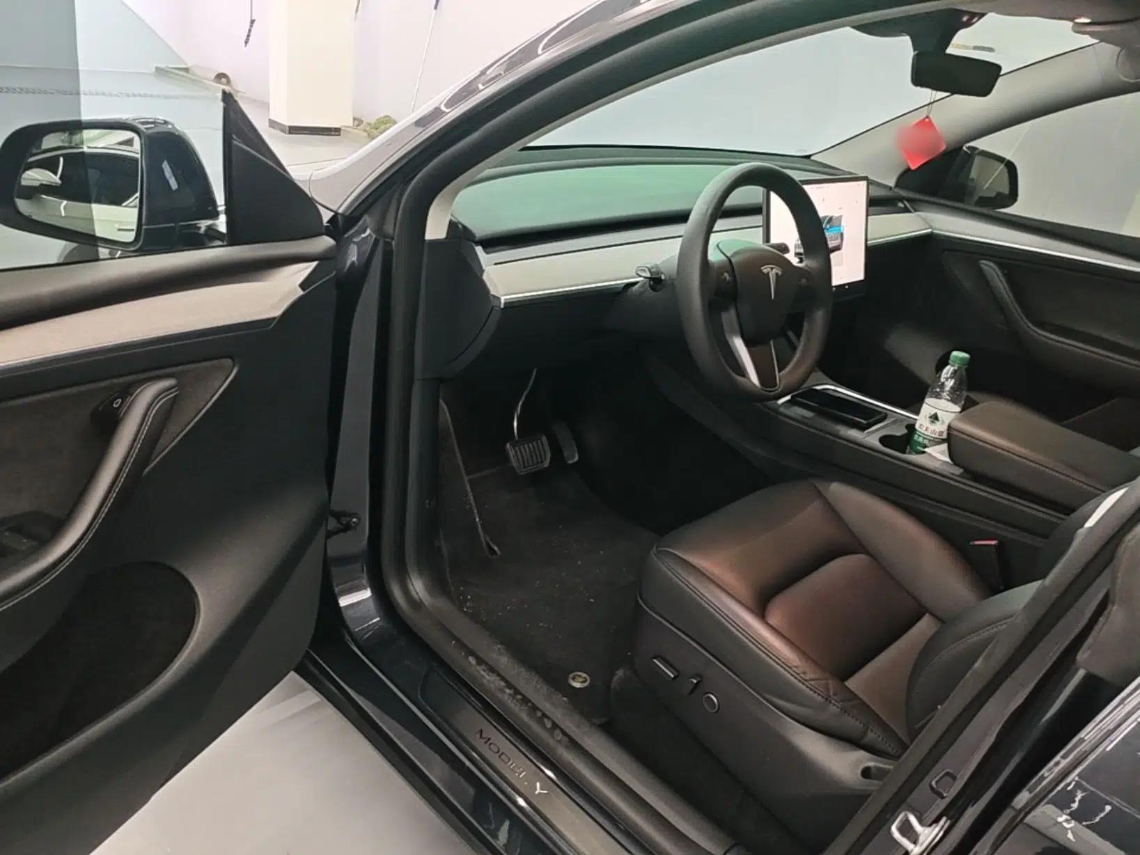 Tesla Model Y 2024 Rear-Wheel-Drive Version — миниатюра 18