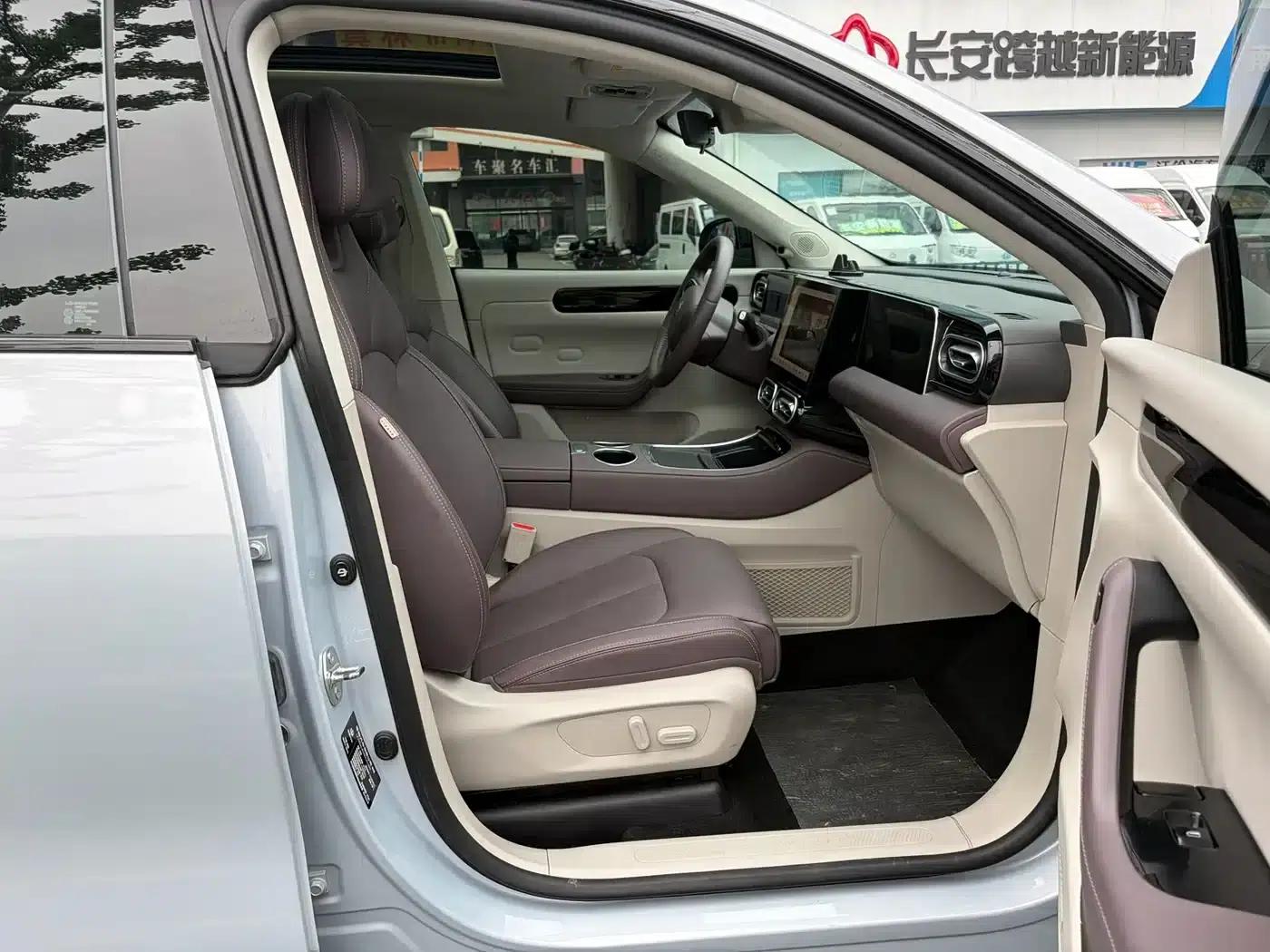 Leapmotor C11 2023 Range Extended 300 Comfort Edition — миниатюра 13