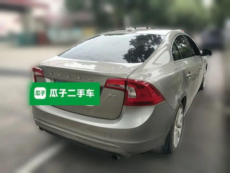 Volvo S60 2014 S60L 2.0T Zhiyuan Edition — миниатюра 6