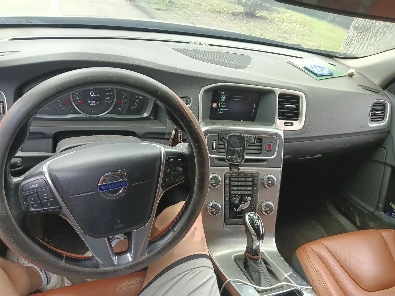 Volvo S60 2014 S60L 2.0T Zhiyuan Edition — миниатюра 9