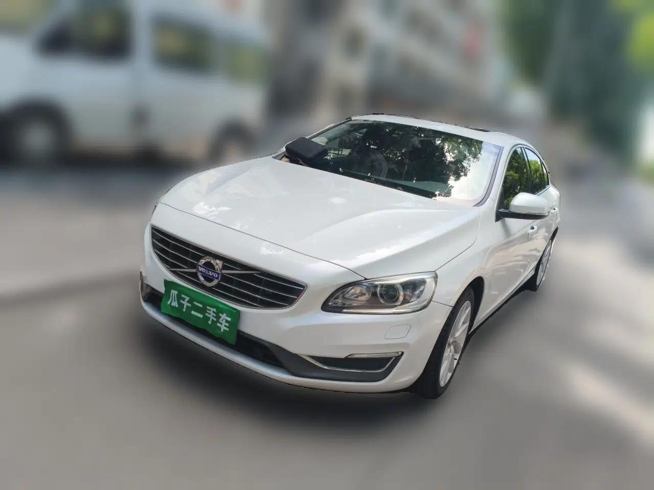 Volvo S60 2015 S60L 2.0T Zhiyuan Edition — миниатюра 1