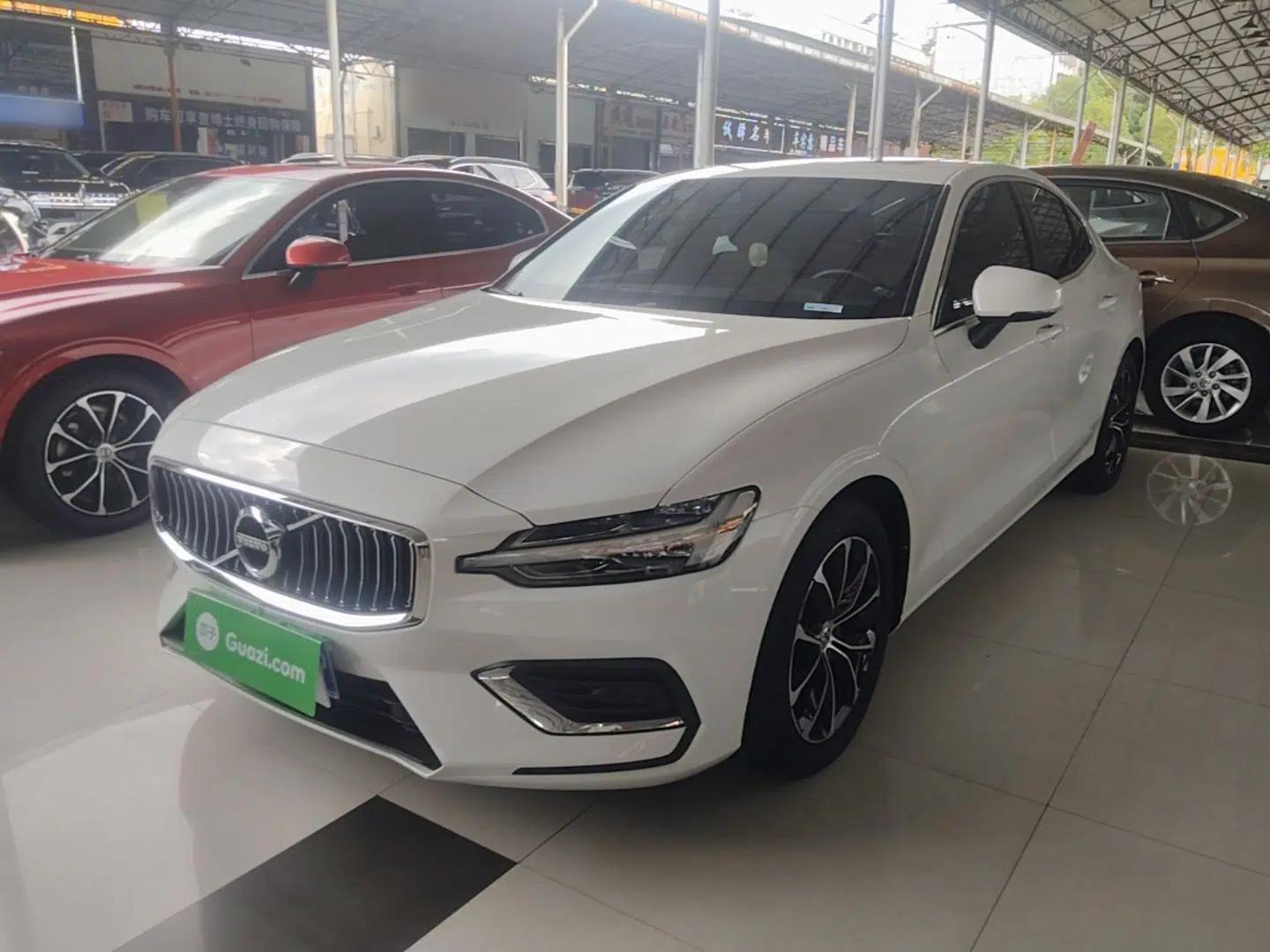 Volvo S60 2022 B4 Zhiyi Luxury Edition — миниатюра 1