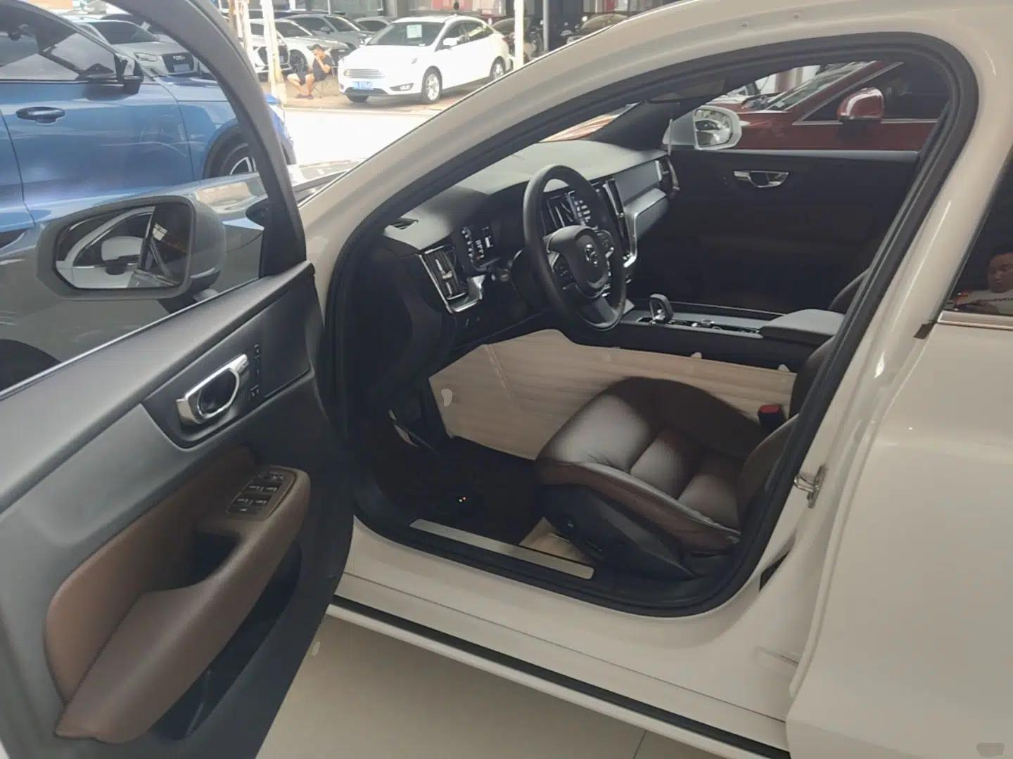 Volvo S60 2022 B4 Zhiyi Luxury Edition — миниатюра 18