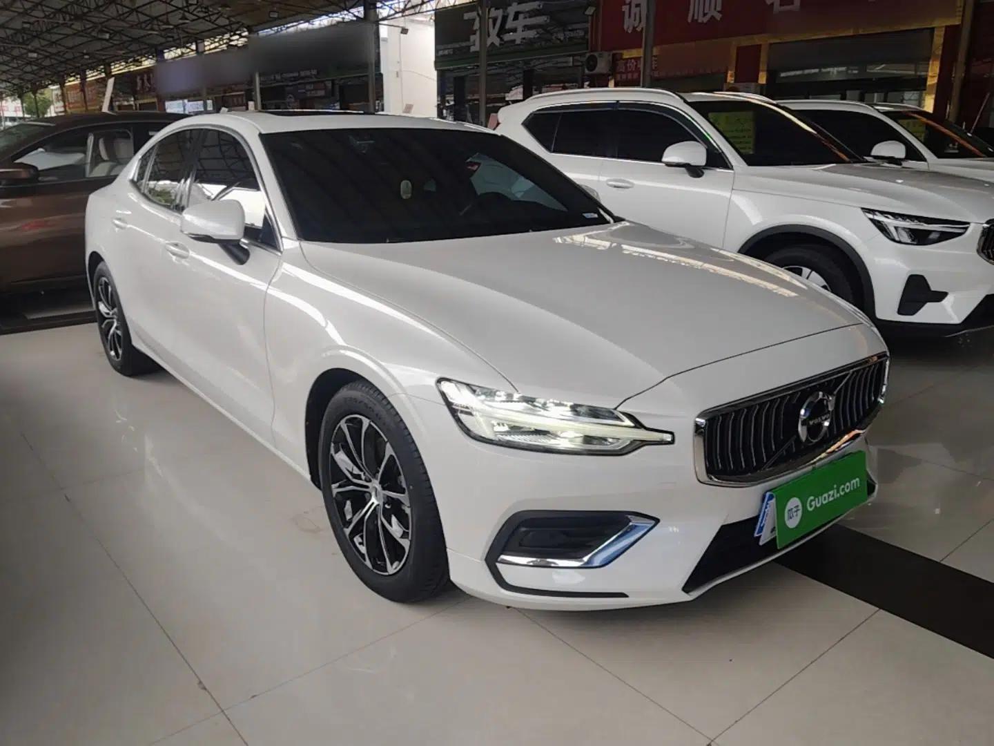 Volvo S60 2022 B4 Zhiyi Luxury Edition — миниатюра 3