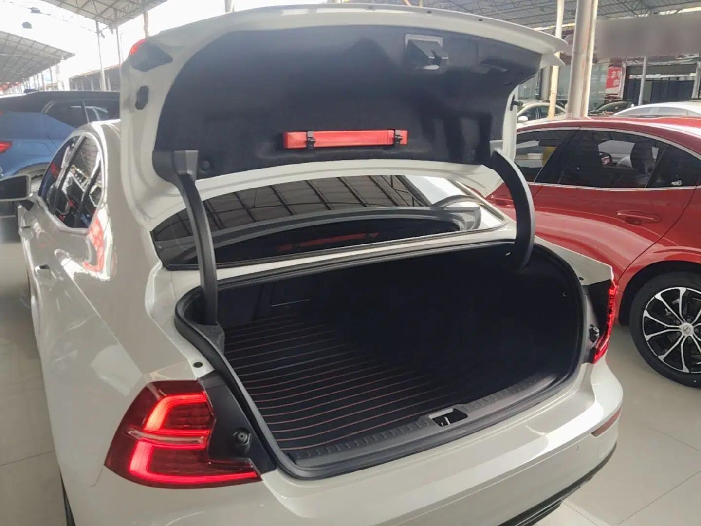 Volvo S60 2022 B4 Zhiyi Luxury Edition — миниатюра 22