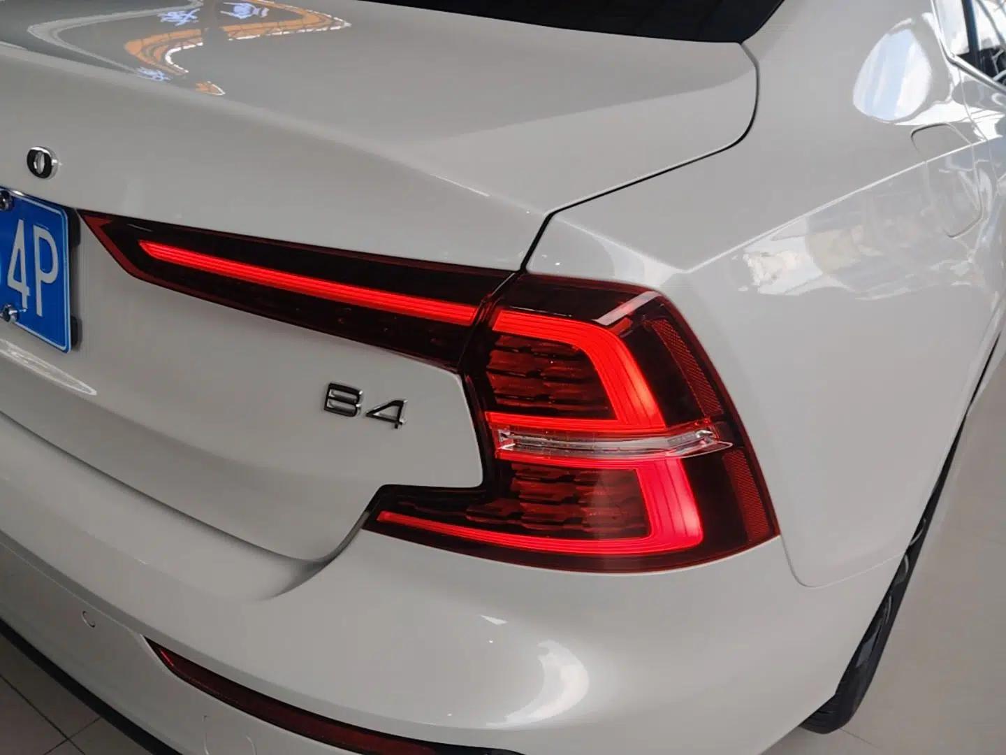 Volvo S60 2022 B4 Zhiyi Luxury Edition — миниатюра 9