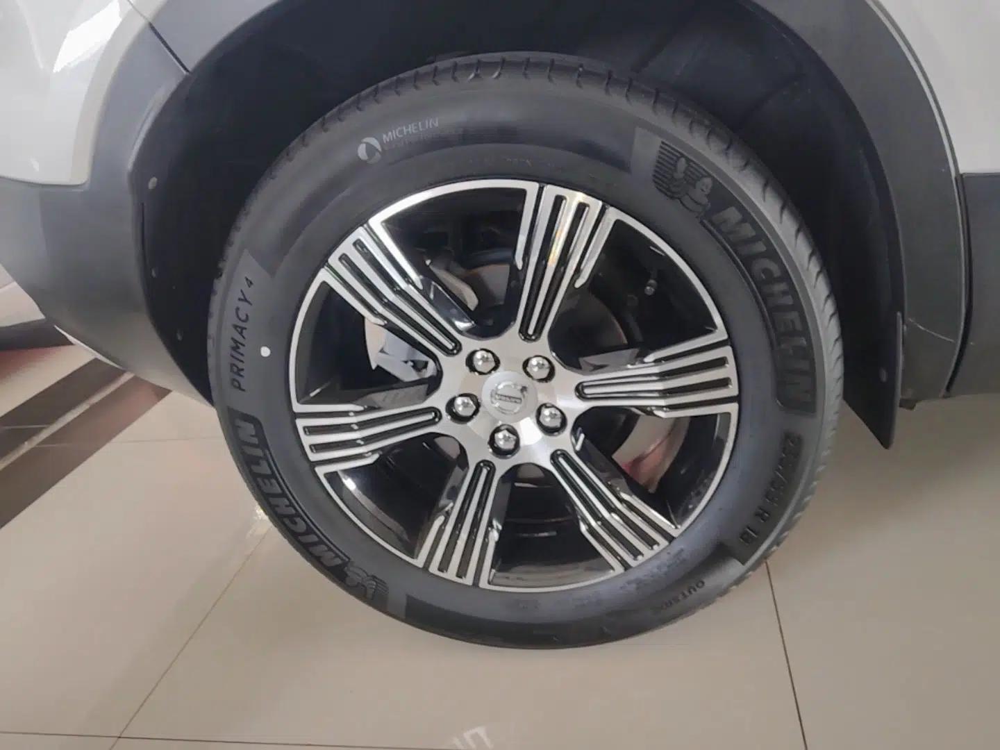 Volvo XC40 2020 T3 Zhiyuan Luxury Edition — миниатюра 11