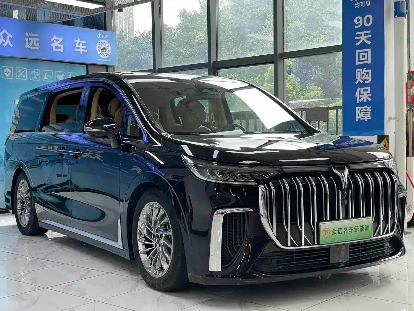 Voyah Dreamer 2024 PHEV Long Range Flagship Edition — миниатюра 3