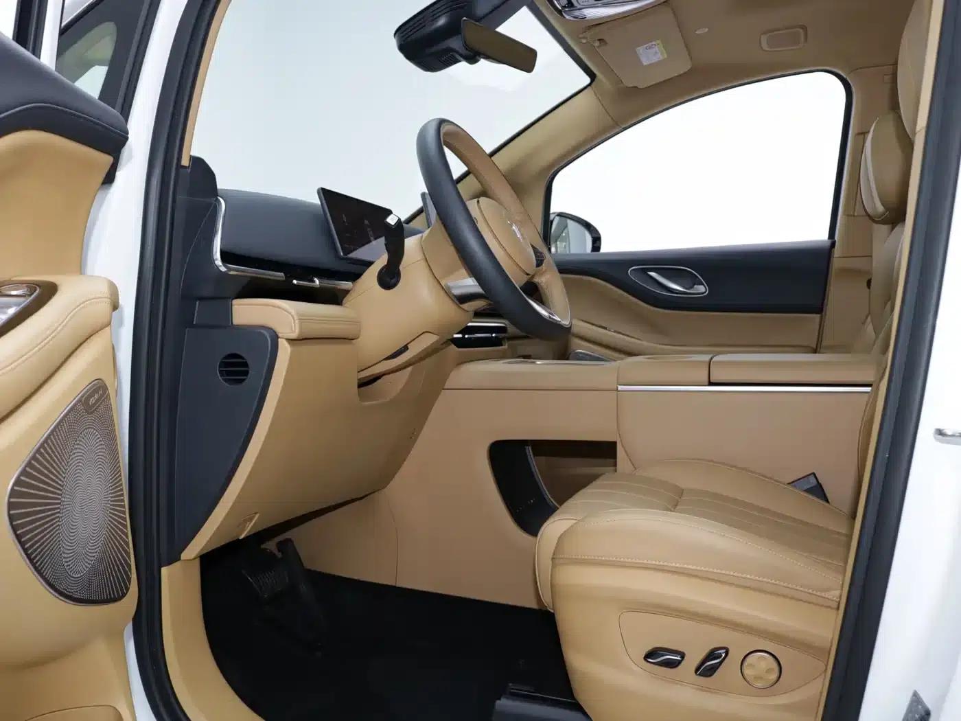 Voyah Dreamer 2025 PHEV 4WD Premium Kunpeng Edition — миниатюра 4