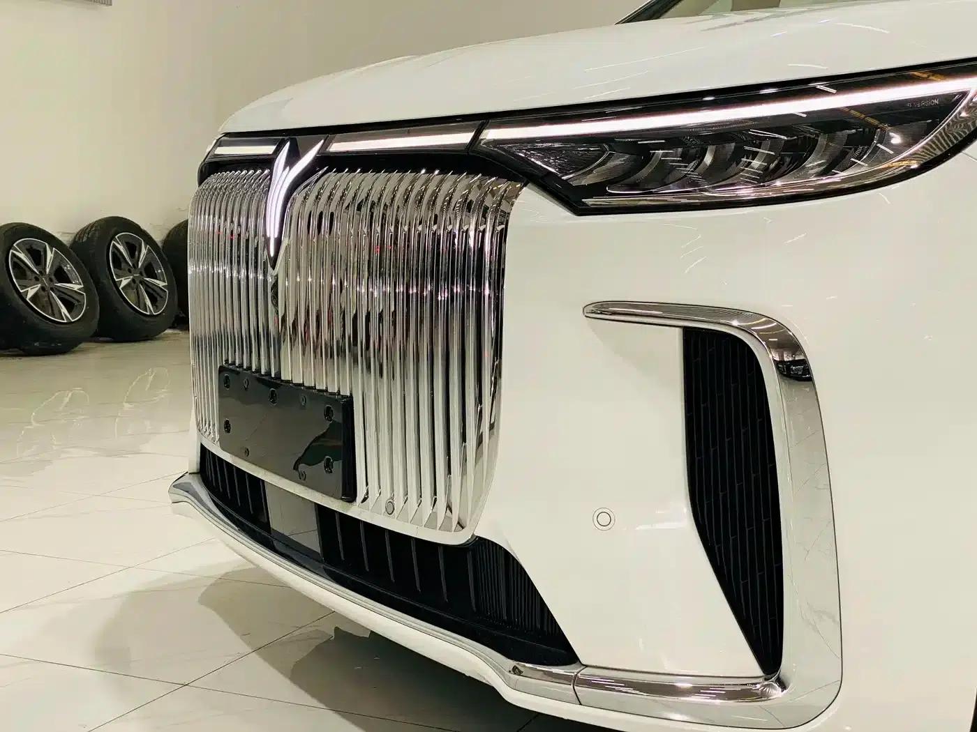Voyah Dreamer 2025 PHEV 4WD Premium Kunpeng Edition — миниатюра 3