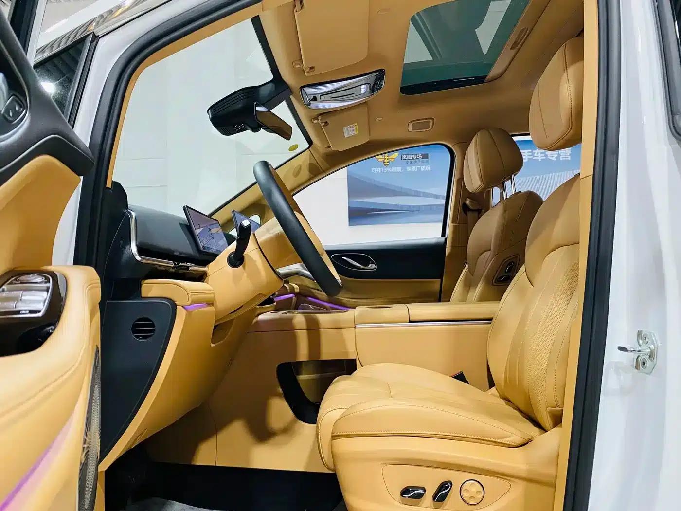 Voyah Dreamer 2025 PHEV 4WD Premium Kunpeng Edition — миниатюра 5