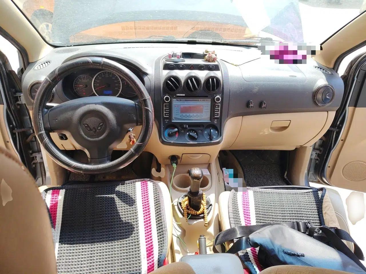 Wuling Hongguang 2010 1.4L Luxury Model — миниатюра 9