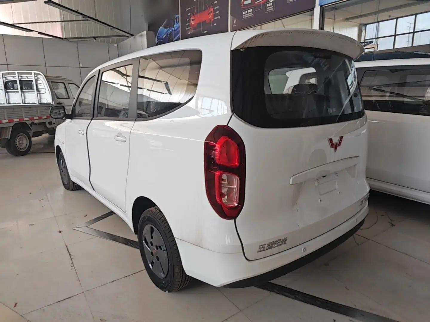 Wuling Hongguang New Energy 2025 Extended-Range Hybrid 50KM Comfort Version — миниатюра 4