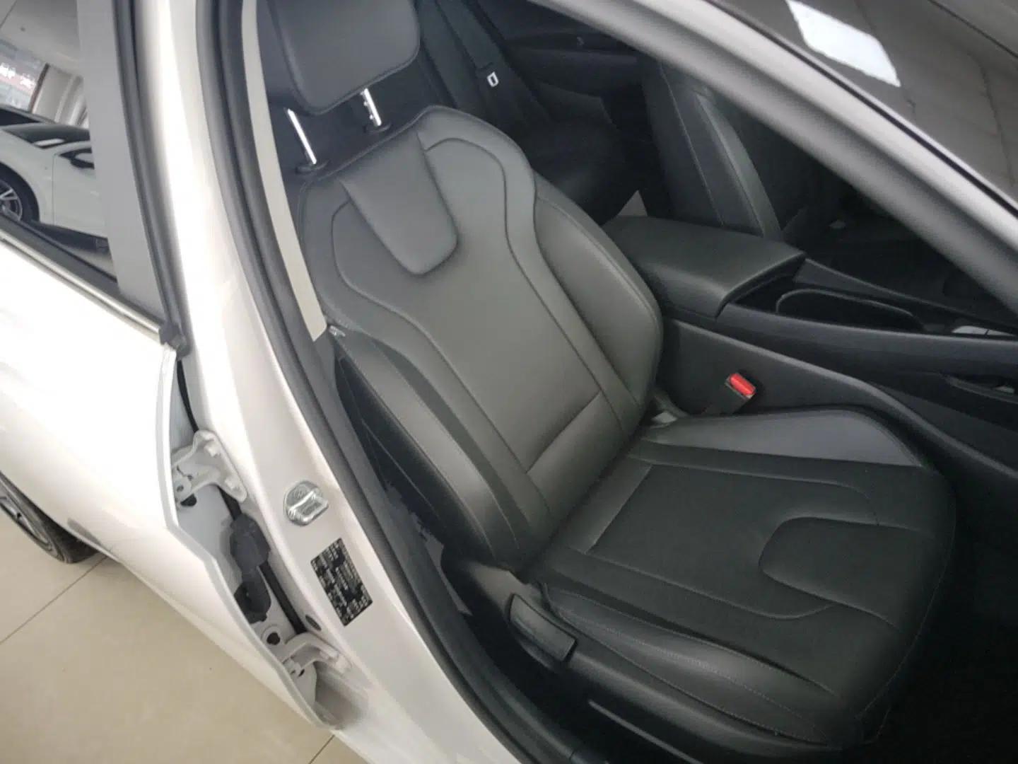 Hyundai Elantra 2023 1.5L CVT LUX Prestige Edition — миниатюра 19