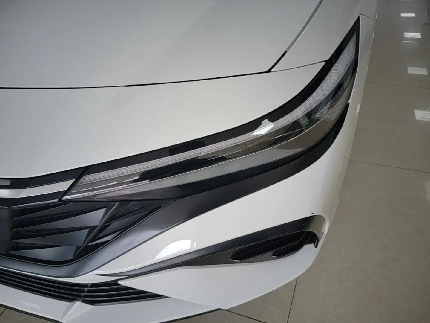 Hyundai Elantra 2023 1.5L CVT LUX Prestige Edition — миниатюра 8