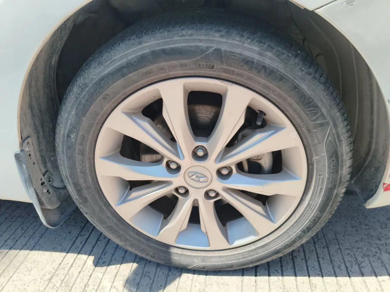 Hyundai Elantra (5th Generation / Langdong) 2016 1.6L Manual Luxury Model — миниатюра 8