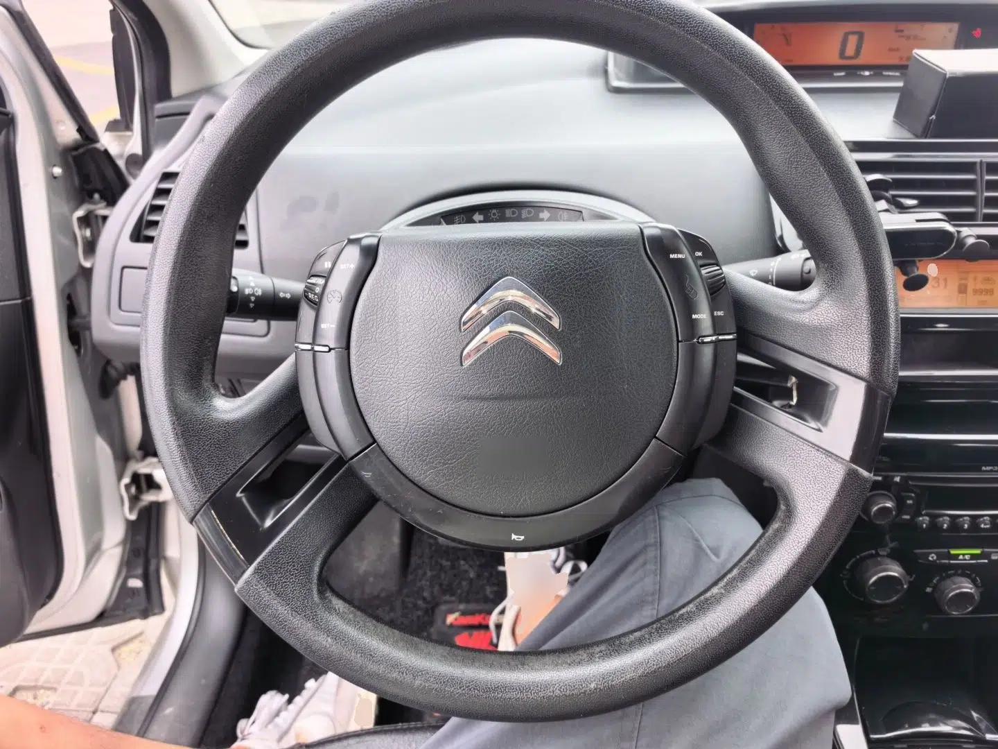 Citroen C-Quatre 2012 Sedan 1.6L Manual Prestige Model — миниатюра 10