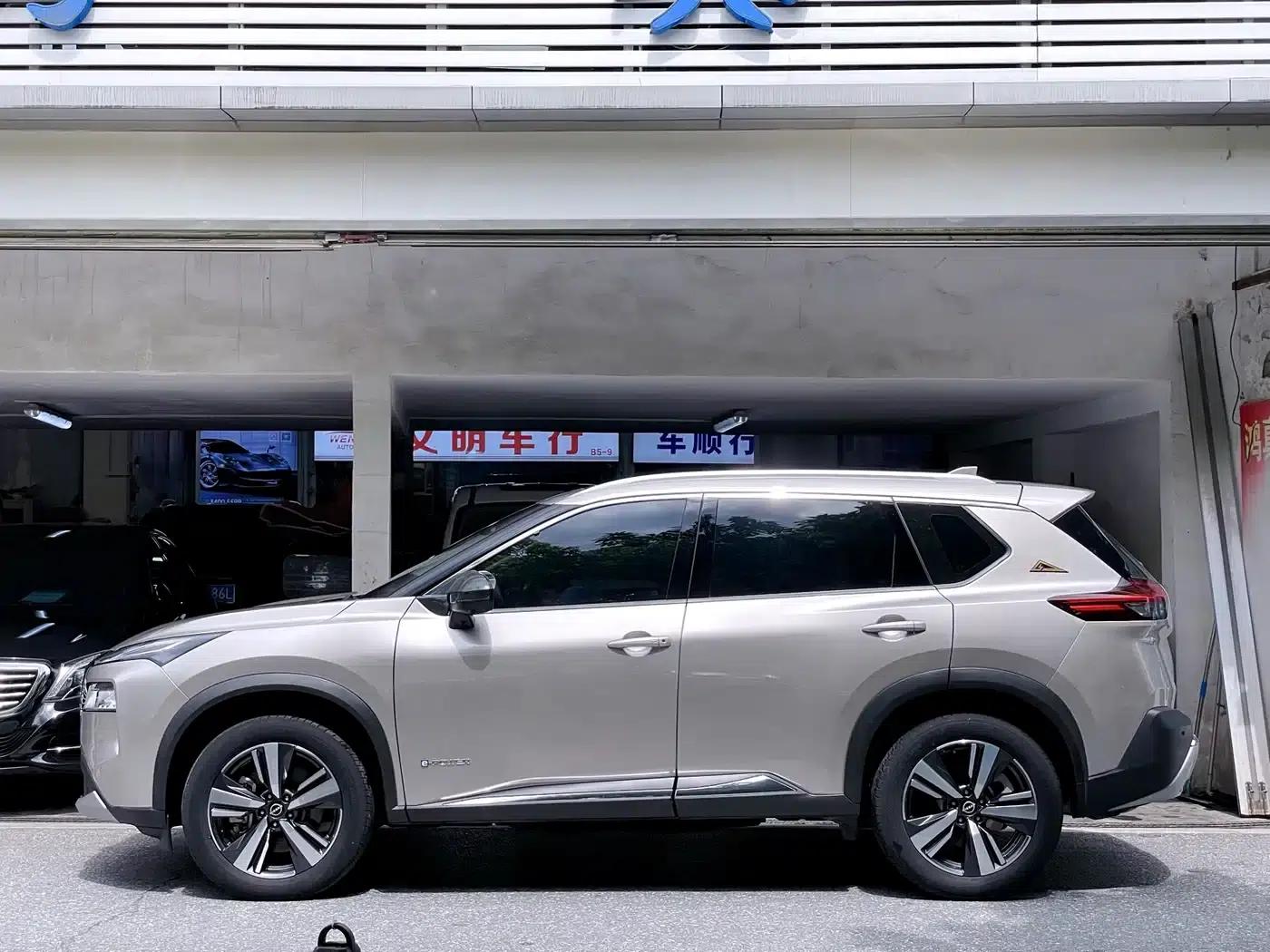Nissan X-Trail 2023 e-POWER Super Hybrid Dual Motor AWD Supreme Edition — миниатюра 3
