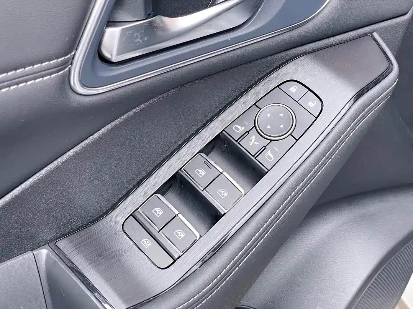 Nissan X-Trail 2023 e-POWER Super Hybrid Dual Motor AWD Supreme Edition — миниатюра 31