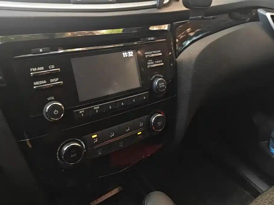 Nissan Qashqai 2016 2.0L CVT Elite Edition — миниатюра 13