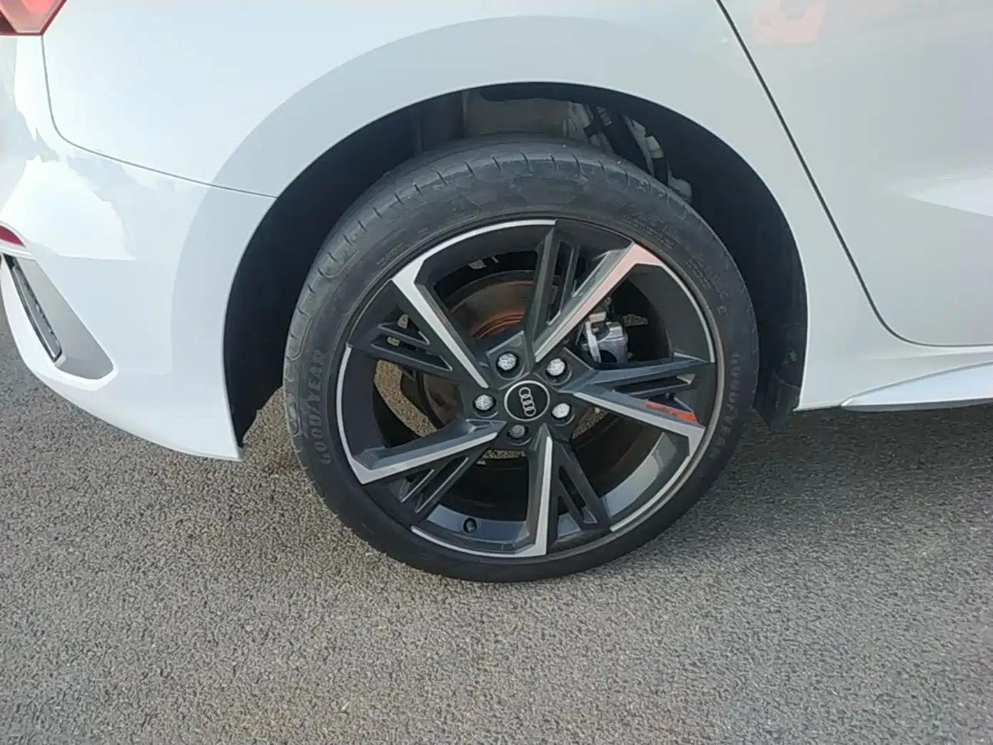 Audi A3 2023 Updated Sportback 35 TFSI Stylish Sports Type — миниатюра 11