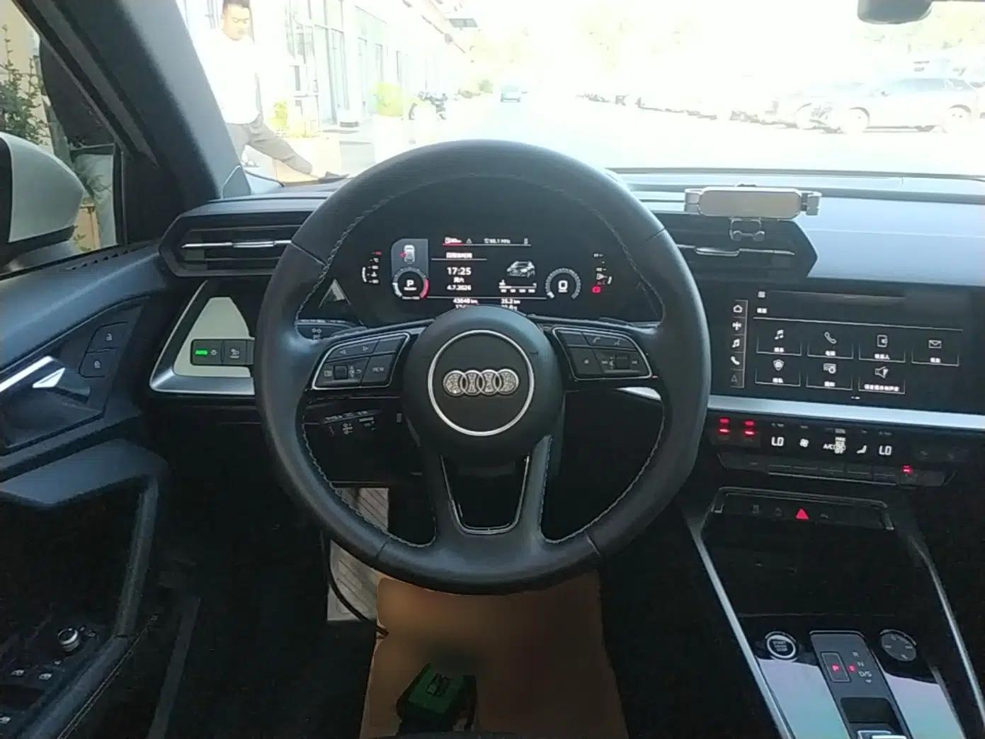 Audi A3 2023 Updated Sportback 35 TFSI Stylish Sports Type — миниатюра 13