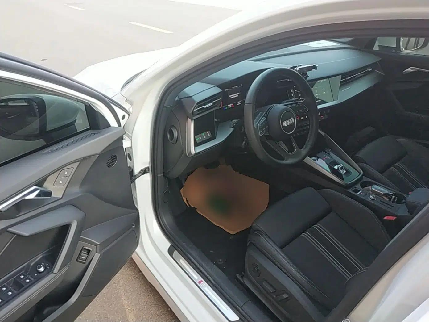 Audi A3 2023 Updated Sportback 35 TFSI Stylish Sports Type — миниатюра 18