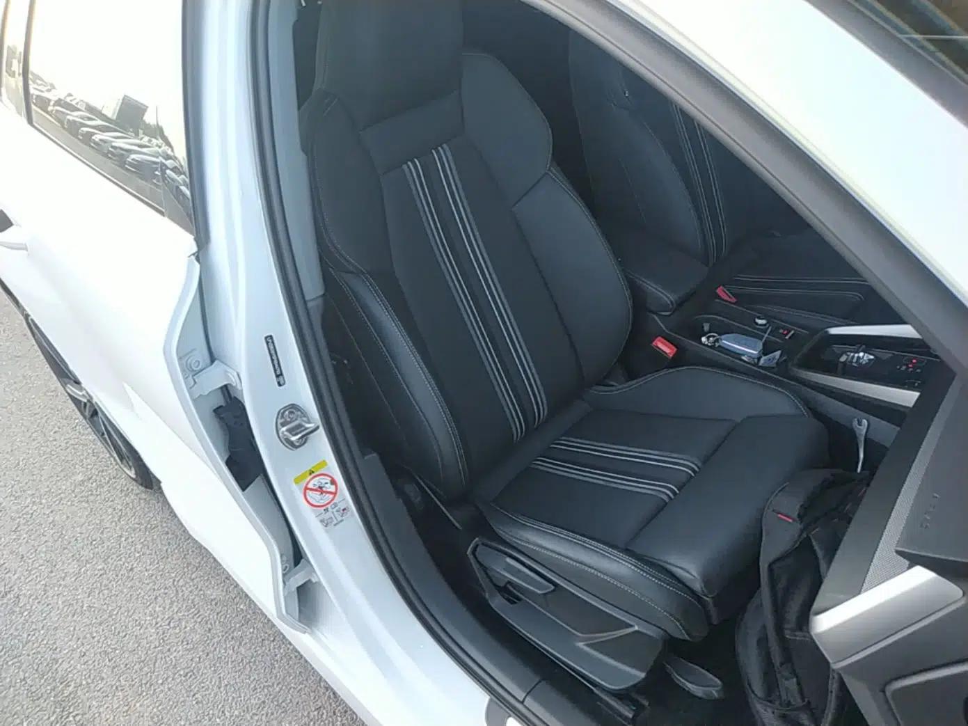 Audi A3 2023 Updated Sportback 35 TFSI Stylish Sports Type — миниатюра 19