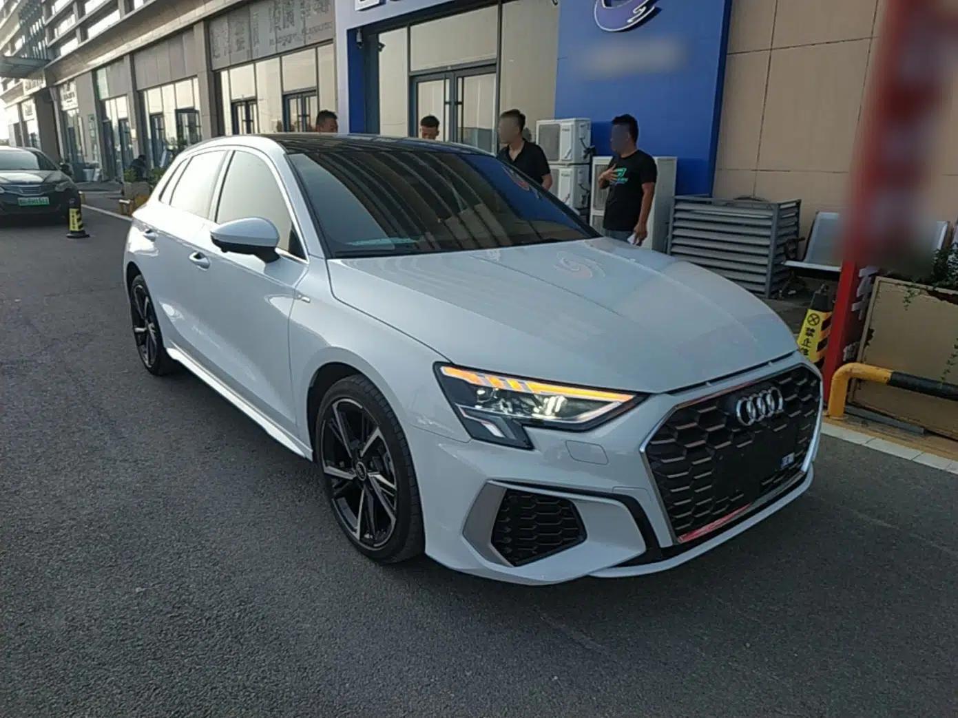 Audi A3 2023 Updated Sportback 35 TFSI Stylish Sports Type — миниатюра 3
