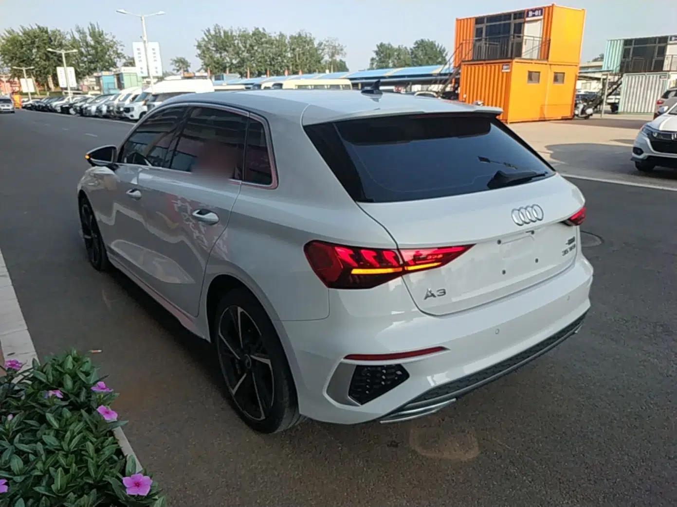 Audi A3 2023 Updated Sportback 35 TFSI Stylish Sports Type — миниатюра 4