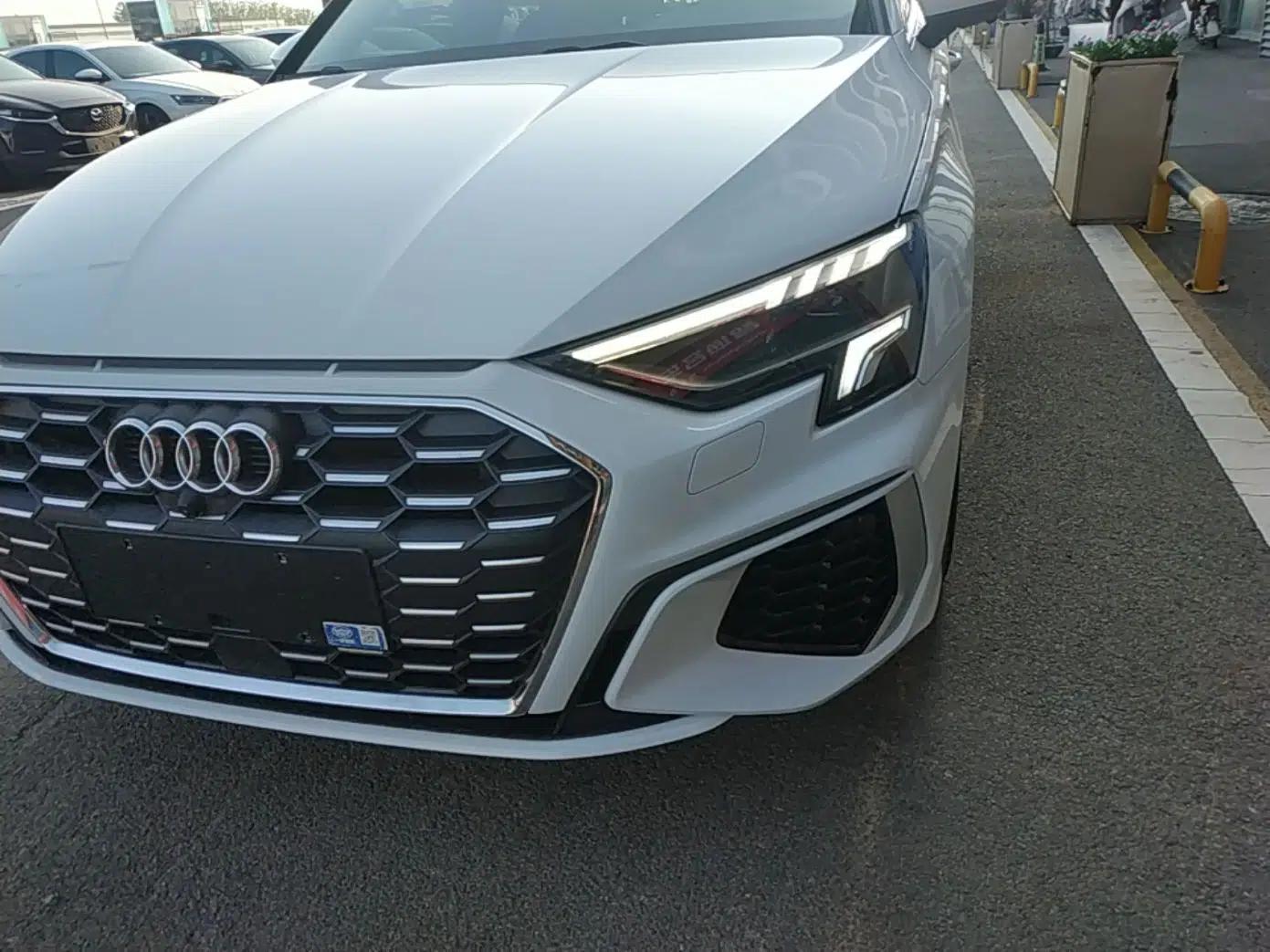 Audi A3 2023 Updated Sportback 35 TFSI Stylish Sports Type — миниатюра 8