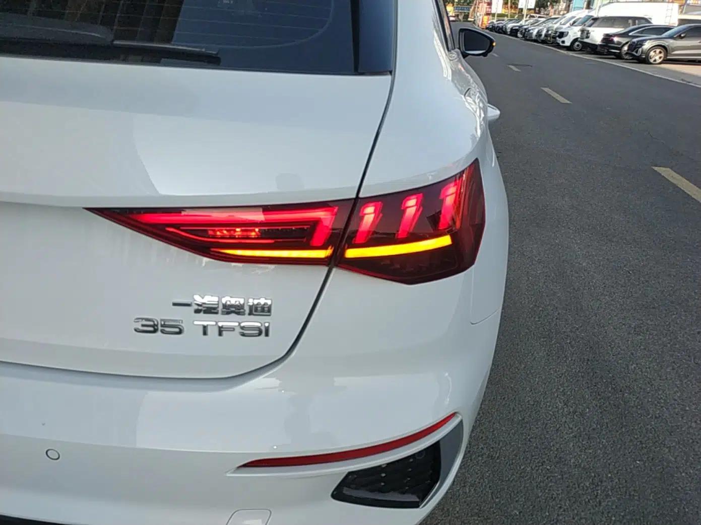 Audi A3 2023 Updated Sportback 35 TFSI Stylish Sports Type — миниатюра 9