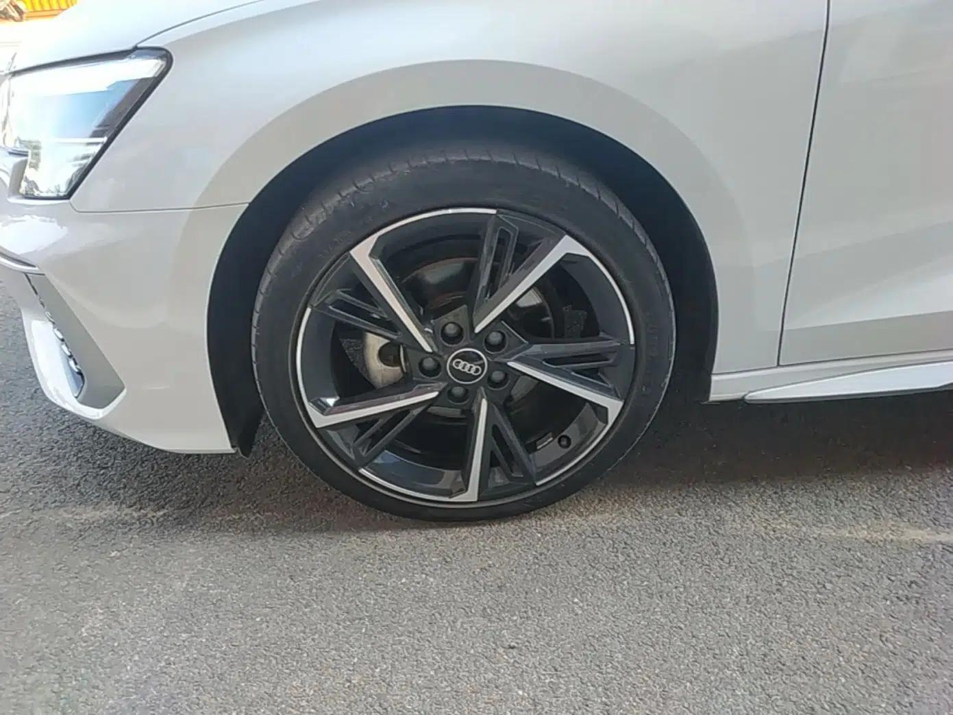 Audi A3 2023 Updated Sportback 35 TFSI Stylish Sports Type — миниатюра 10