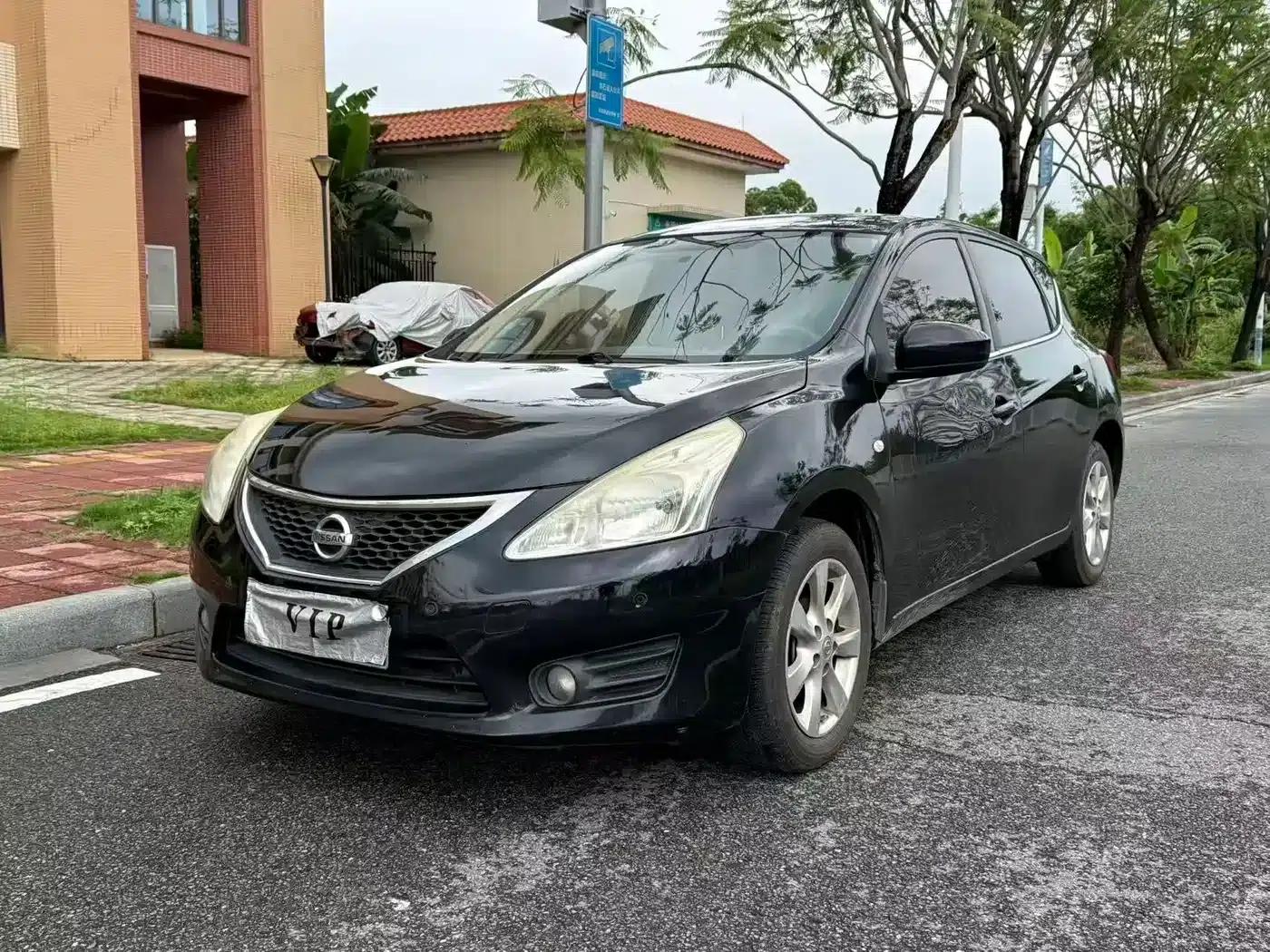 2011 Tiida 1.6L CVT Comfort Model — миниатюра 1