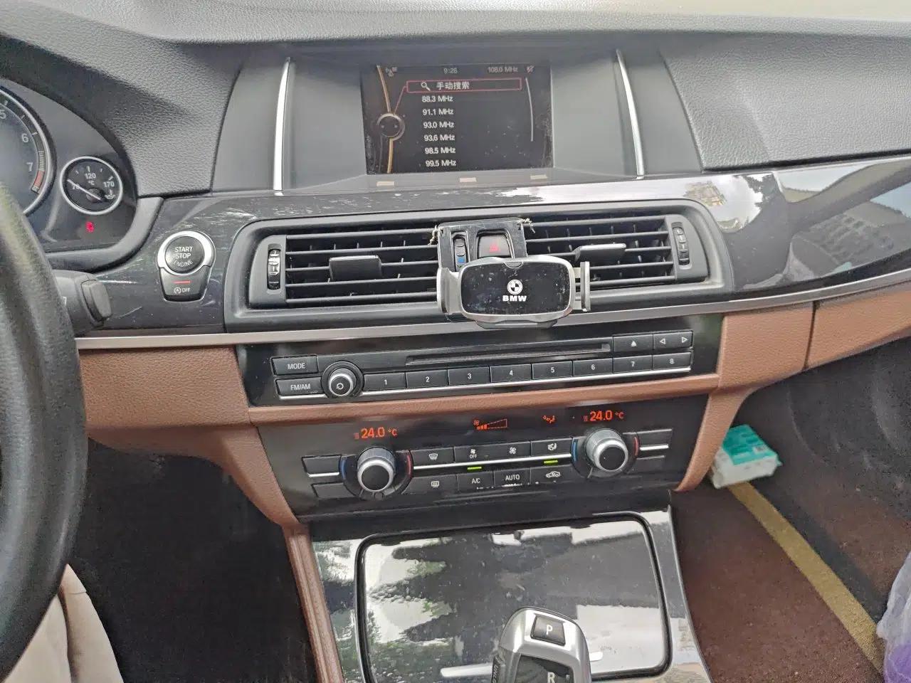 BMW 5 Series 2013 520Li Elegant Edition — миниатюра 13