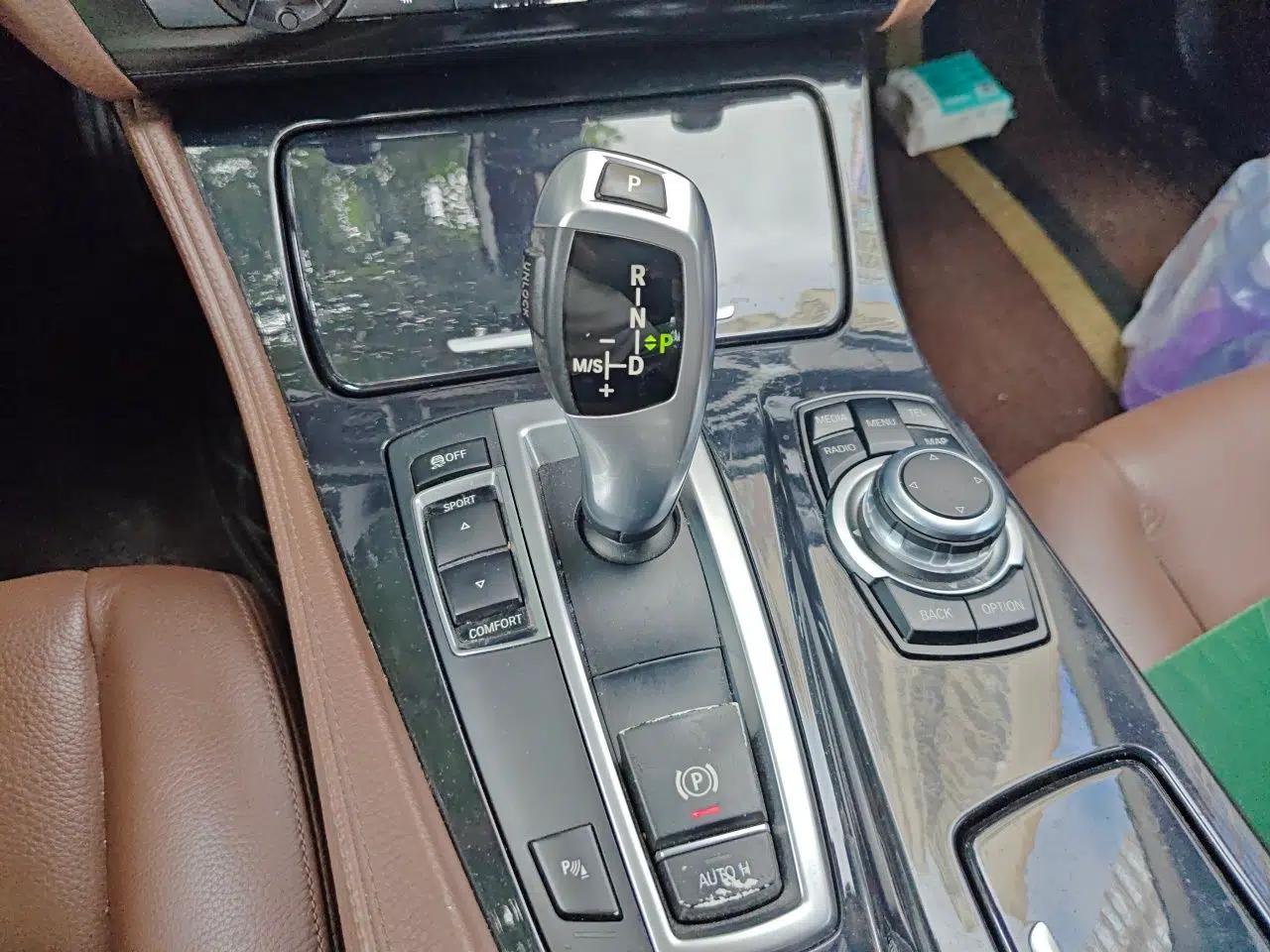 BMW 5 Series 2013 520Li Elegant Edition — миниатюра 14