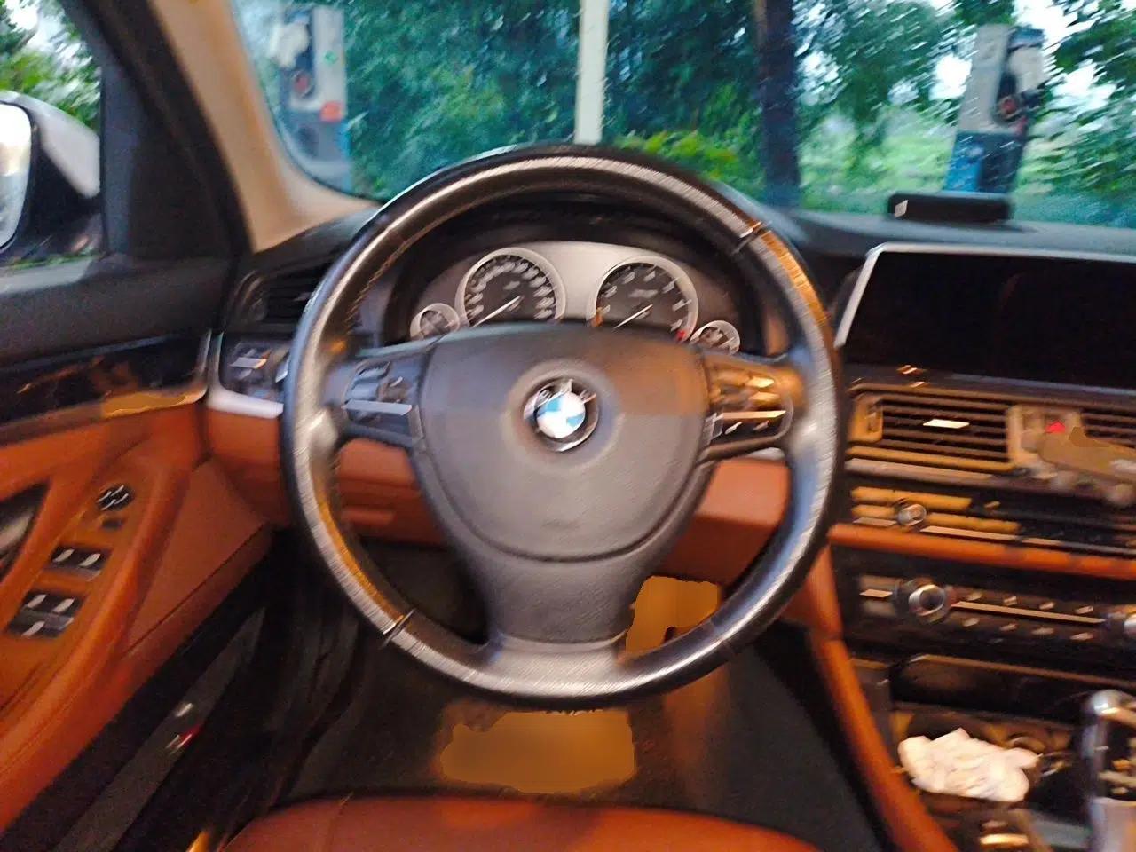 BMW 5 Series 2015 520i Elegant Edition — миниатюра 10