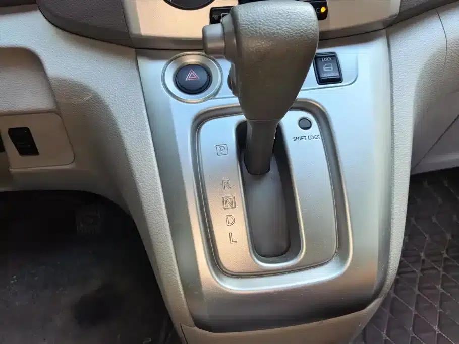 Nissan NV200 2016 Facelift 1.6L CVT Premium Model — миниатюра 16