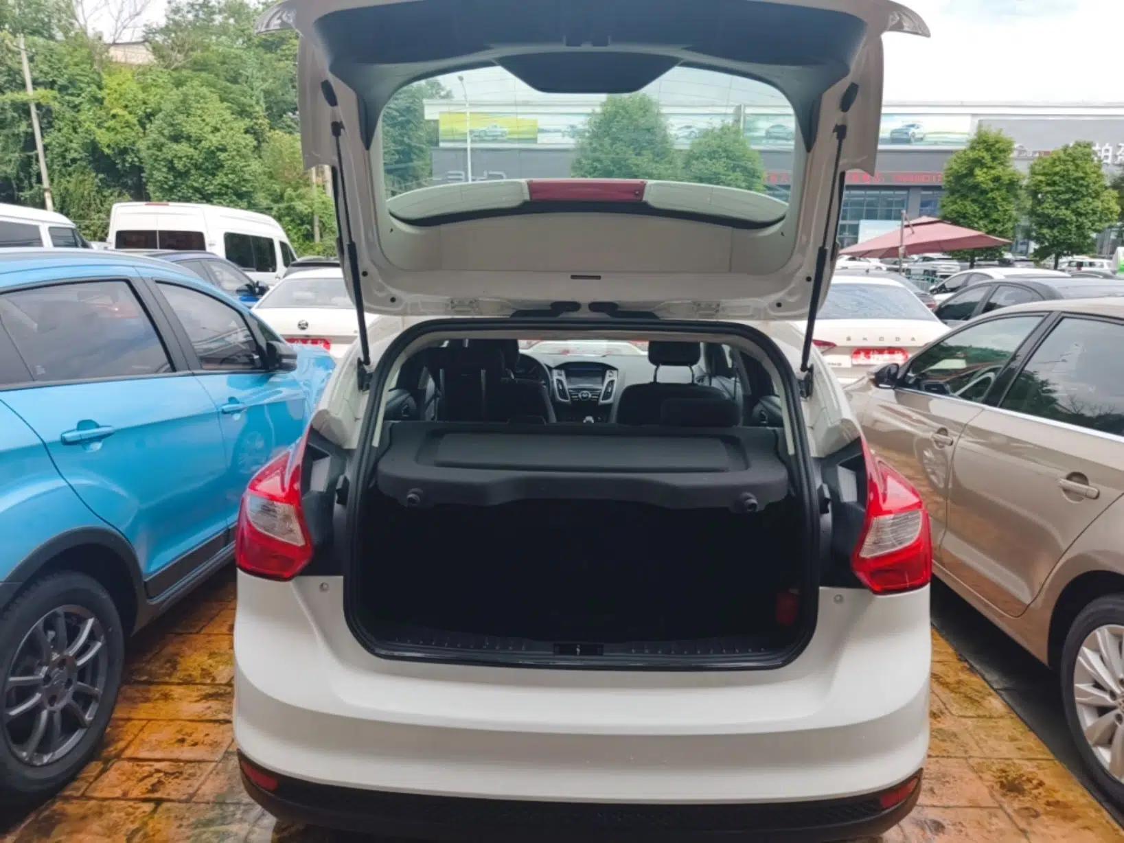 Ford Focus 2012 Hatchback 1.6L Automatic Comfort Model — миниатюра 22