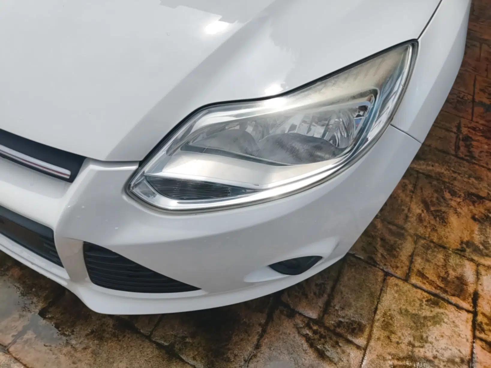 Ford Focus 2012 Hatchback 1.6L Automatic Comfort Model — миниатюра 8