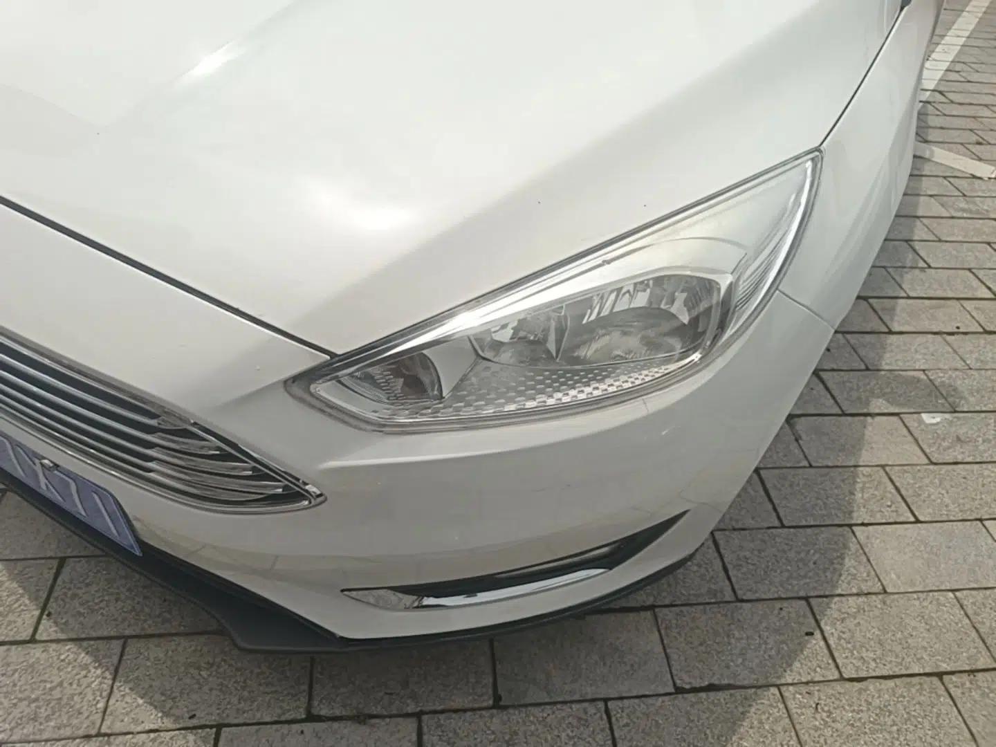 Ford Focus 2018 Sedan Classic 1.6L Automatic Trendy SmartDrive Edition — миниатюра 8