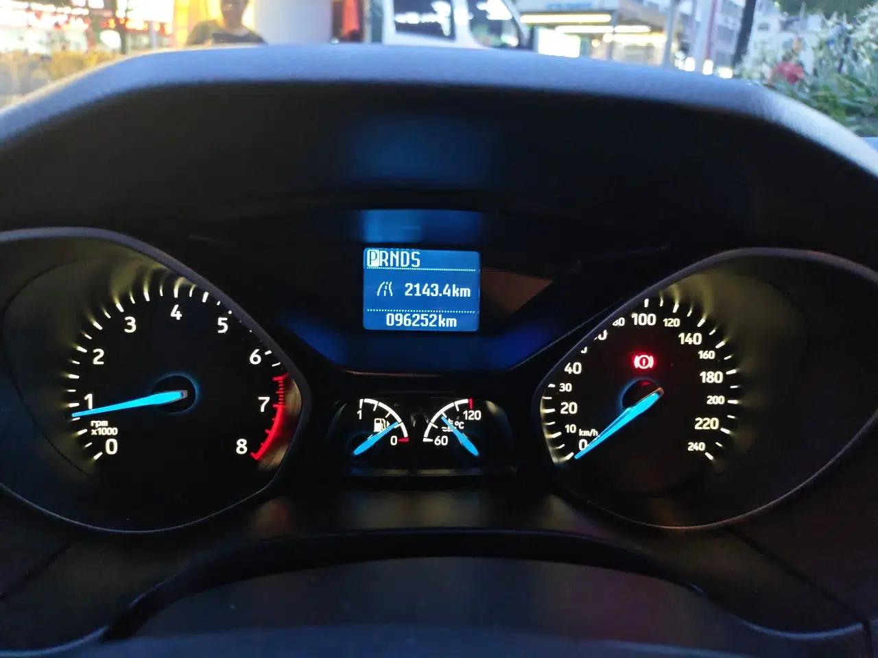 Ford Focus 2017 Sedan 1.6L Automatic Comfort Plus SmartDrive Edition — миниатюра 11