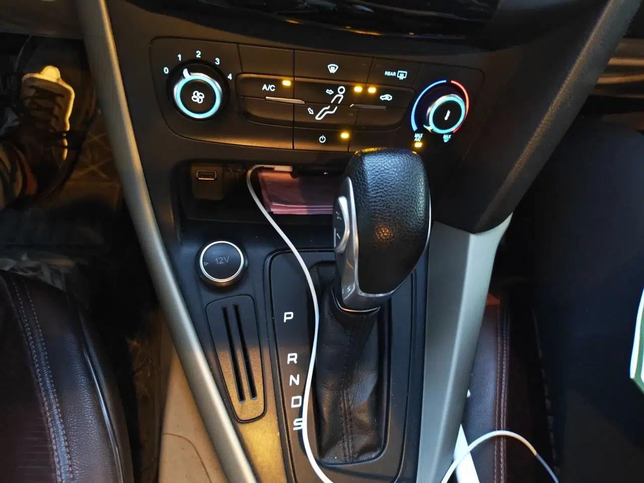 Ford Focus 2017 Sedan 1.6L Automatic Comfort Plus SmartDrive Edition — миниатюра 14