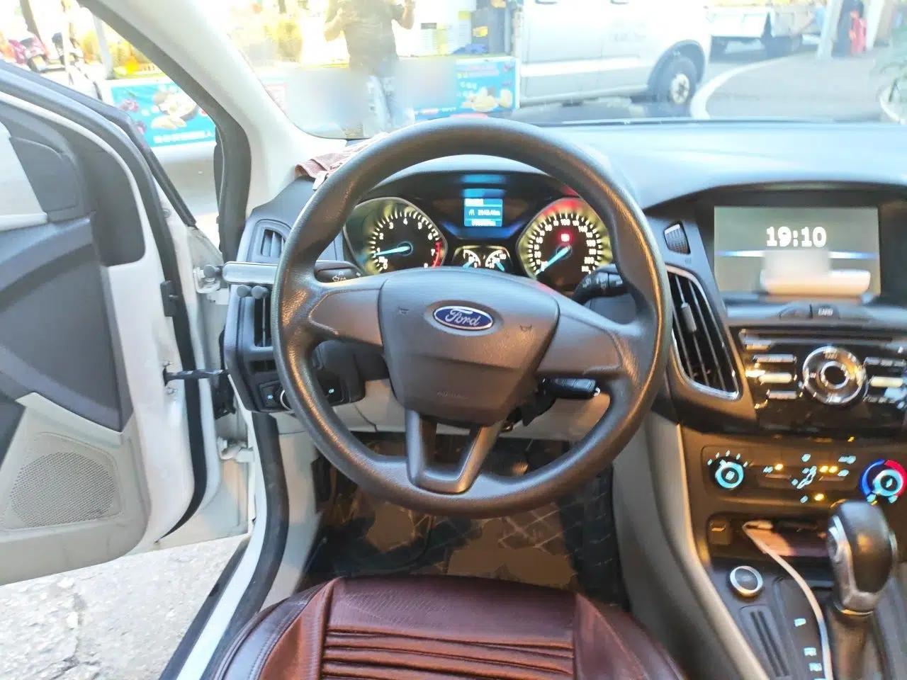 Ford Focus 2017 Sedan 1.6L Automatic Comfort Plus SmartDrive Edition — миниатюра 10